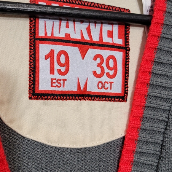 Marvel Cardigan for Adults Size M. #488 - Picture 6 of 7